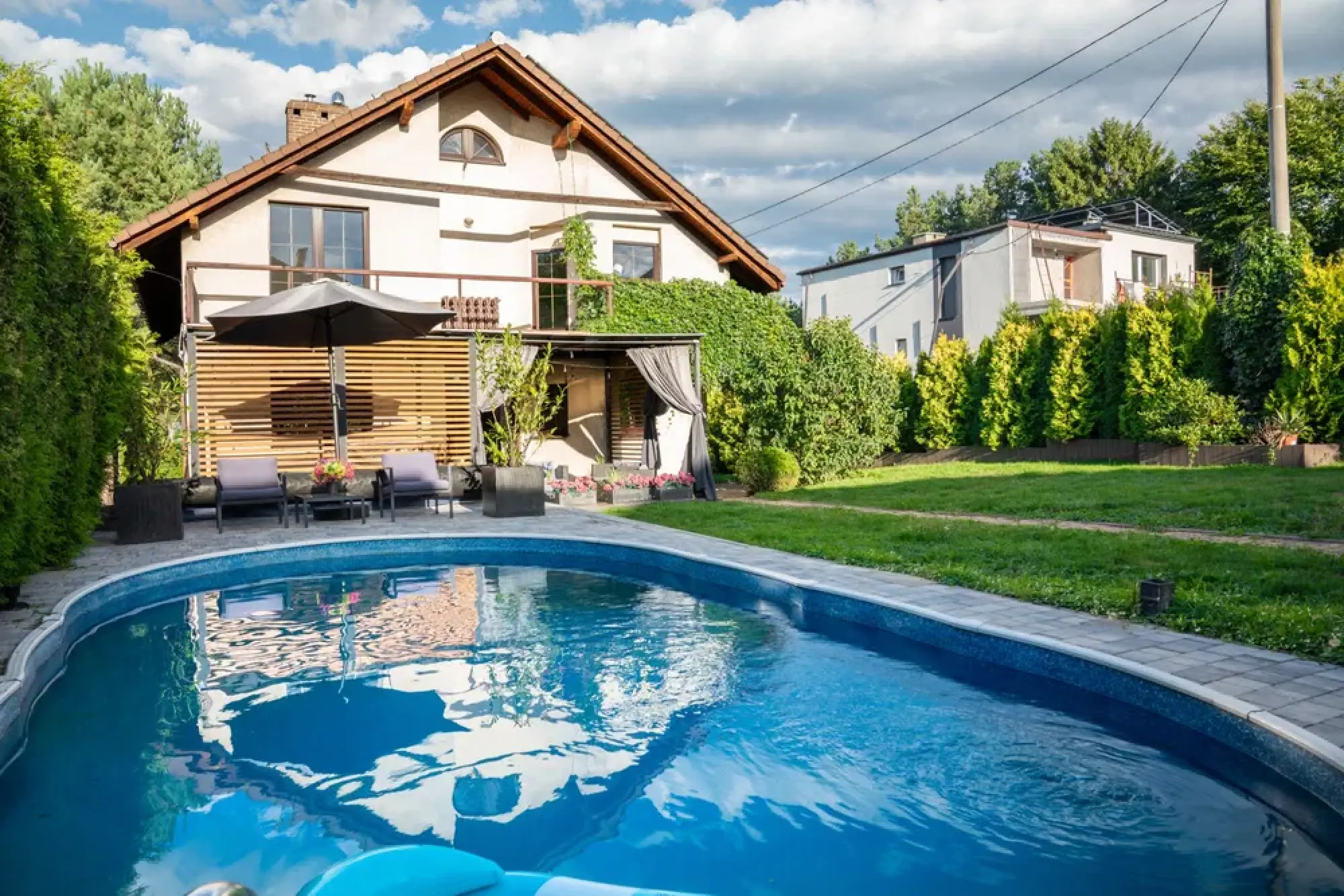 Dom wolnostojący z basenem, jacuzzi i siłownią – Jastrzębie-Zdrój ul. 11 Listopada 